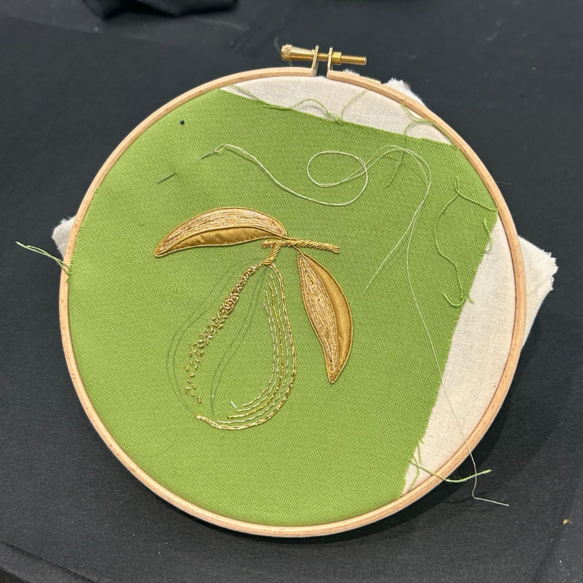 LondonEmbSchool's tweet photo. Only 12 days to go to get your partridge in a pear tree!! look how our intern's goldwork pear is coming along, we're all feeling very festive here!

#goldwork #festive #12daysofchristmas #embroidery

https://t.co/gORukYJVXI https://t.co/4BVIFIg99F