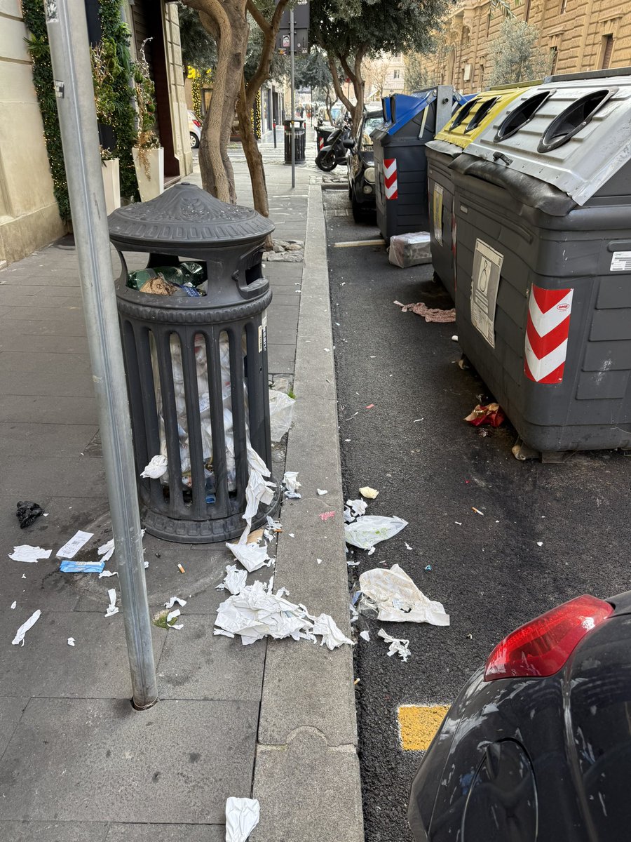 bolognini45's tweet photo. Caro #sindaco #Gualtieri la prego solleciti #ama all’invio di spazzini contestuali alla pulizia strade. La sola spazzatrice al centro della carreggiata non basta. #finegiubileo #finedeisogni #roma #viatacito https://t.co/fssZPaQ4iO