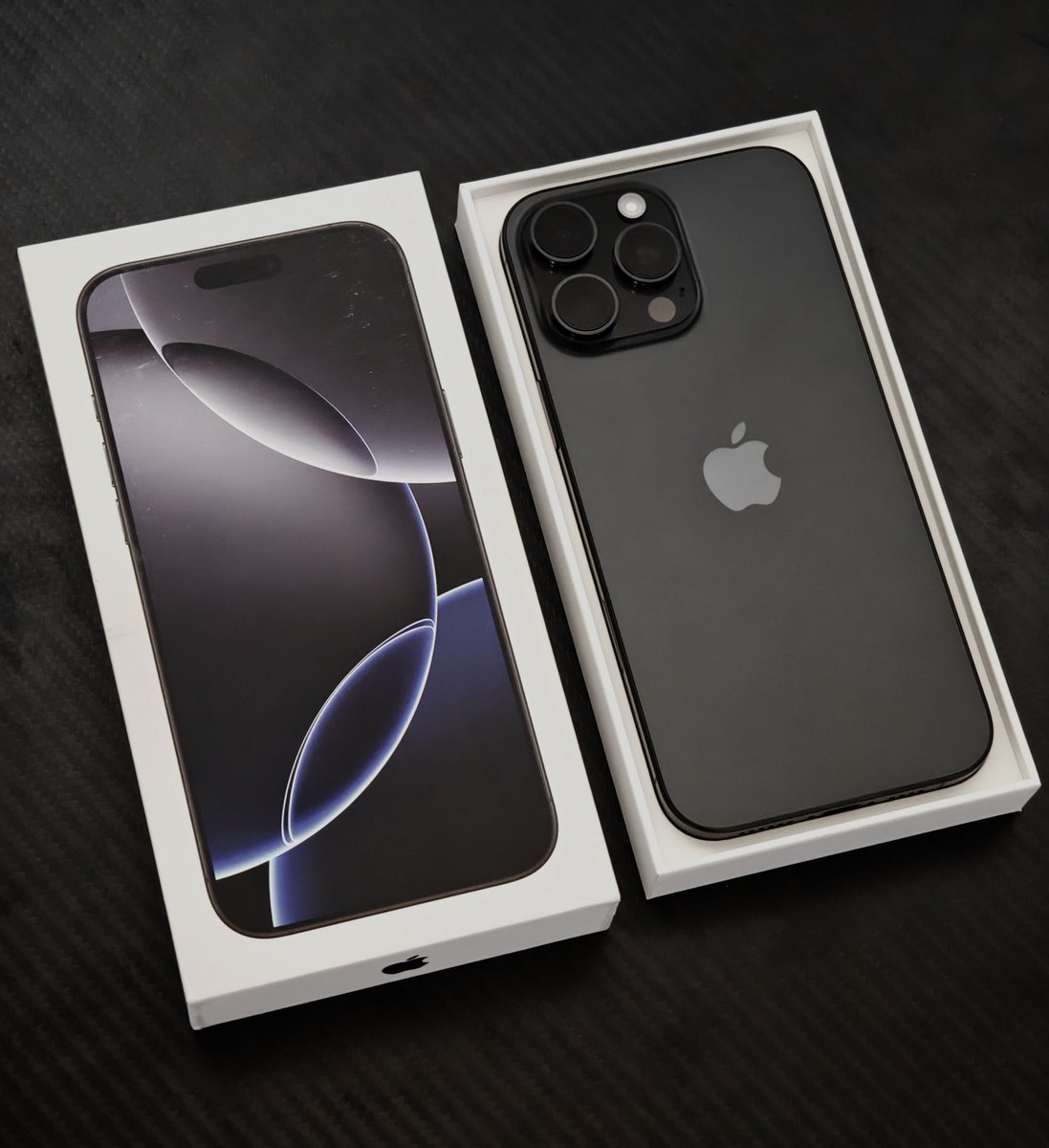 iPhone 16 Pro Max Black Titanium 購入！ 安心のカナダ版！余裕の1TB