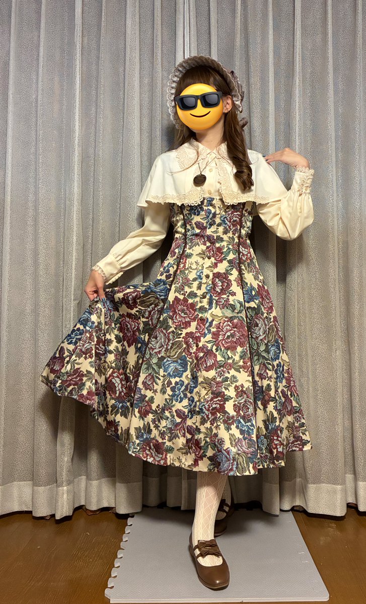 イノワさんのローズゴブランバッスルジャンパースカートでコーデを組む