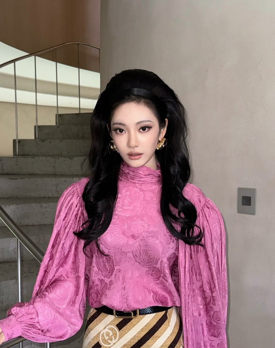 baichangyi2's tweet photo. kiss my ring💍

#NINGNING https://t.co/T200ThDgNf