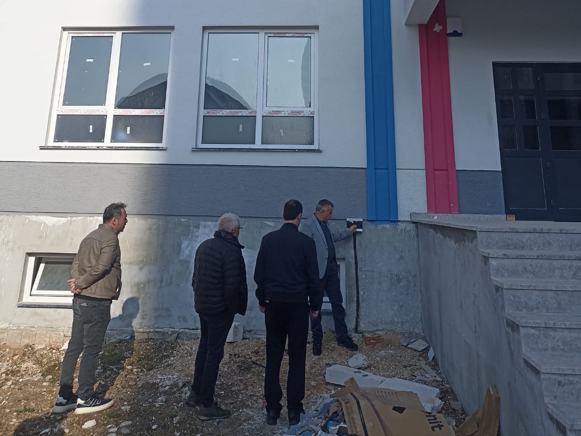 🏗️ İl Millî Eğitim Müdürümüz Gürhan Çokgezer, Nilüfer İlçe Millî Eğitim Müdürümüz Abdullah Şahin ve İl Millî Eğitim İnşaat ve Emlak Hizmetleri Birimi Şube Müdürümüz Mustafa Sayın ile birlikte Nilüfer 23 Nisan Mahallesinde yapımı tamamlanma aşamasına gelen Celal Gülayan