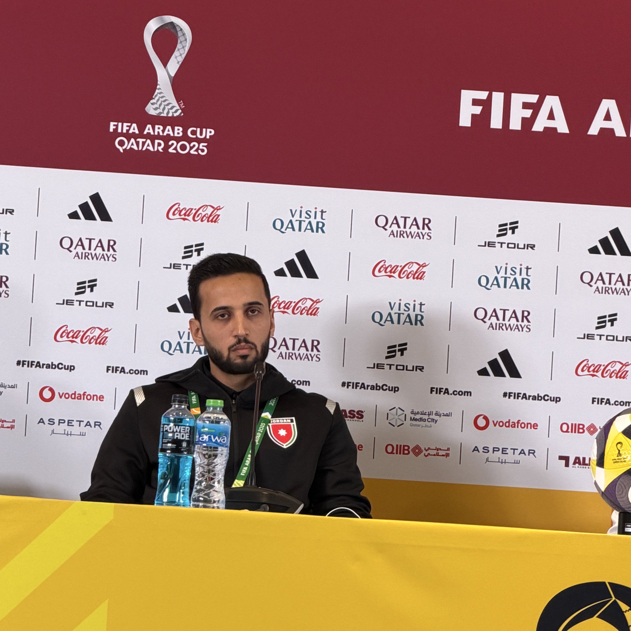 رجائي عايد لاعب منتخب الأردن في المؤتمر الصحافي: - نشكر جماهيرنا التي دعمتنا، هم من أكثر الجماهير حضورا في هذه البطولة وهو أمر نلمسه ويكون في حديثنا كلاعبين عندما نجتمع، وبإذن الله يستمر دعمهم ونحتفل سويا. #السعودية_الأردن 