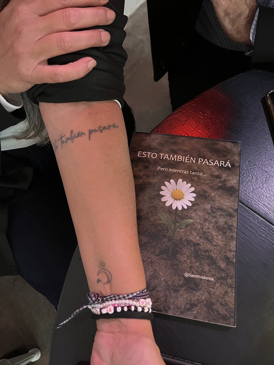 En el alma, en la cabeza y en la piel...
Se ha quedado un buen domingo para recordar que #EstoTambiénPasará

Te lo envío dedicado (pásate por mi DM) o puedes comprarlo en Amazon en el siguiente enlace amzn.eu/d/2T6eLlc