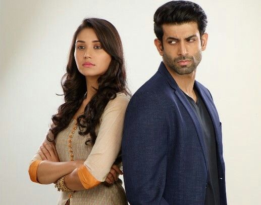 laibabab_'s tweet photo. OMG #faasley is the dam copy of #ekdujekvaste S1 there's no diff. she runs tiffin service, he's rich. Old School love,family friends,first she rejects him,then after years they meet@ he's welcome party. now He is rude. Not a single difference, the scenes are exact same recreated! https://t.co/Ex3jLqLTAD