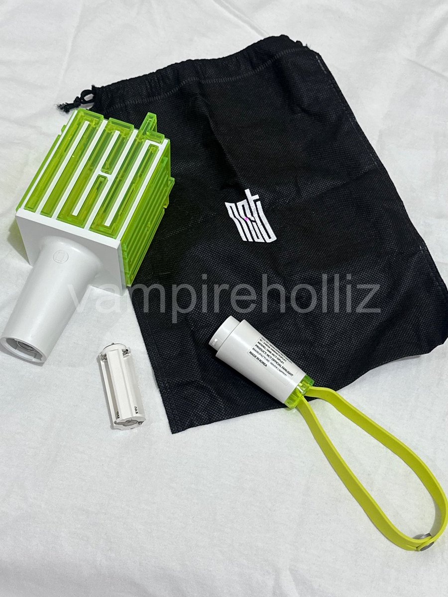 vampireholliz's tweet photo. WTS PRELOVED LIGHTSTICK NCT VER 1

💰350k
(-) slot batre udh ga ori tp ga menggangu lampu ls kok
Dom Medan
No sensitive buyer yaa
Condi bisa dm
Bisa 🍊, split pay
wts wtb neobong lightstick ls nct v1 https://t.co/kOe776ux9m