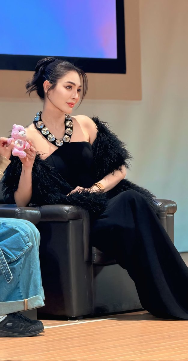 Jennyfer tweet media