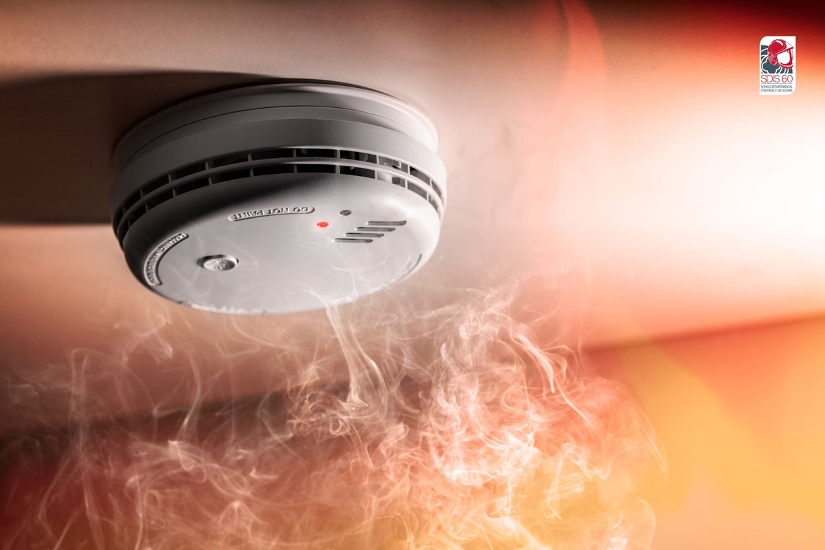 #PréventionIncendie | Détecteur de fumée
Les fumées sont extrêmement toxiques et se propagent très vite lors d’un incendie. Un détecteur de fumée permet d’être alerté dès les premières secondes.

Pensez à l’installer &amp; à le tester régulièrement.
Un geste simple qui sauve des vies