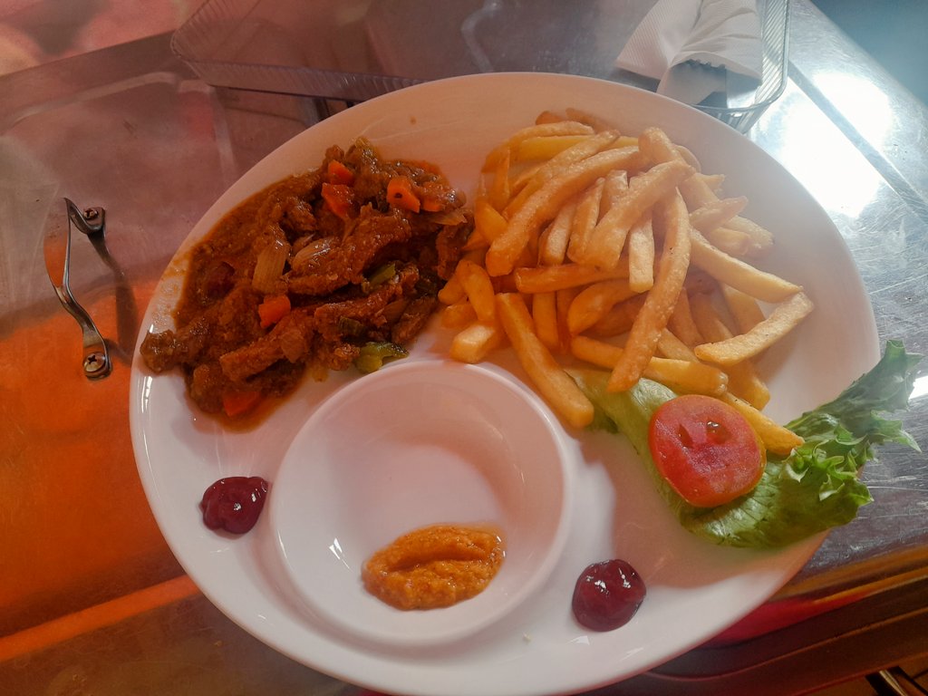 C'est dimanche!!! Bon après-midi 😋 Surtout prenez soin de vous et de vos proches 🤗