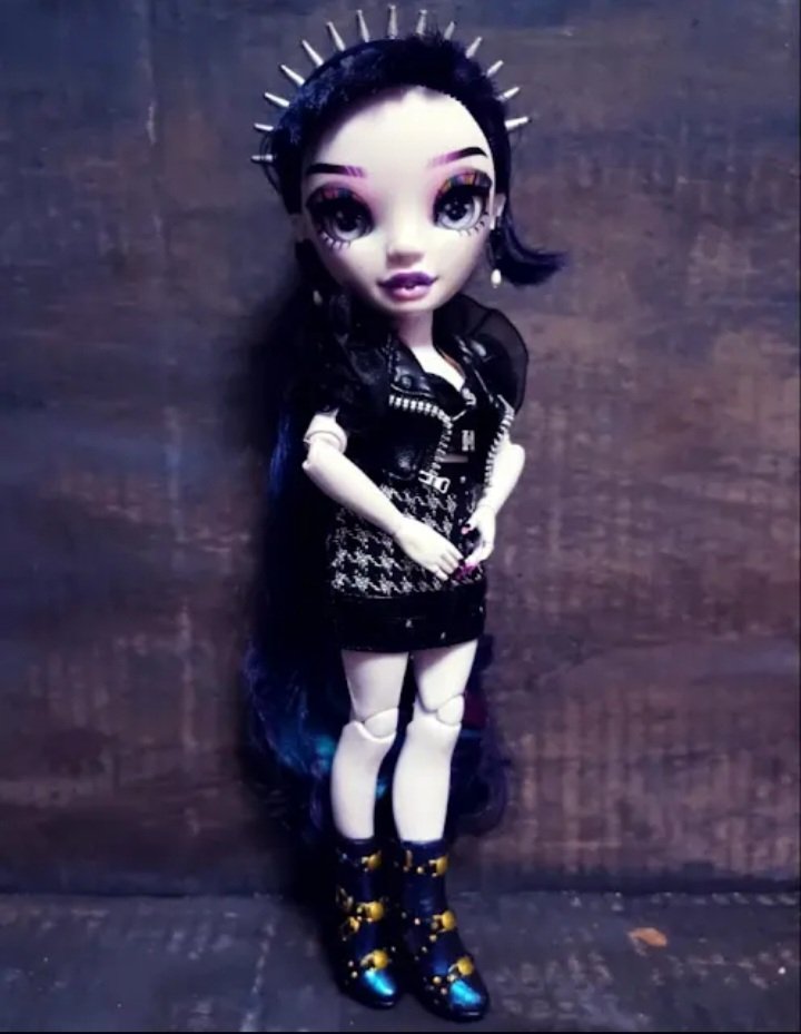 VeronicaStorm98's tweet photo. Veronica Quadruple was feeling a bit insecure about her bang situation.π€π
#rainbowhigh #shadowhigh #mga #dolls #rainbowhighdolls #shadowhighdolls #shadowhighdoll #stormtwins #veronicastorm #restyle #dollrestyle #dollrestoration #dollphotography #toyphotography https://t.co/f1OeKKVwDk