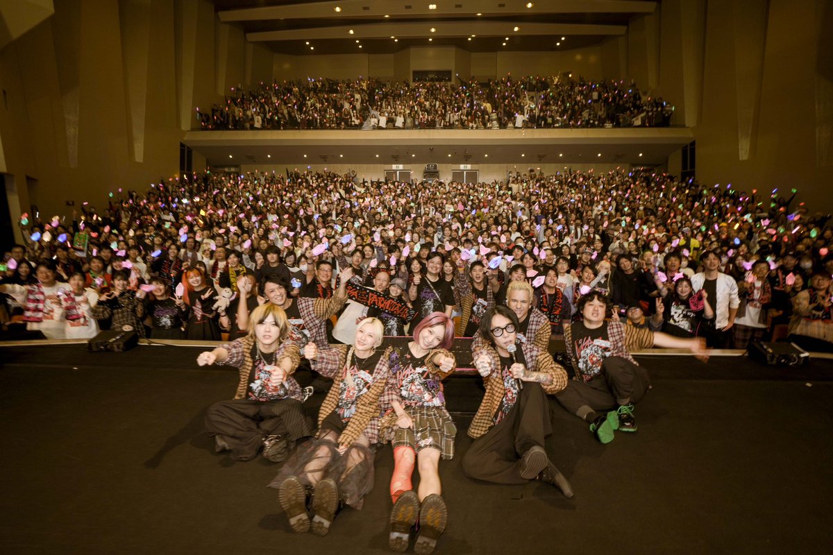 LiSA_STAFF's tweet photo. #LiSA 「LiVE is Smile Always～PATCH WALK～」高知公演ありがとうございました！

次回公演もよろしくお願いします。
👣 12/19(金)本多の森北電ホール(石川)
👣 12/21(日)長野ホクト文化ホール

#LiSAパッチウォークツアー
#LiSA_PWTOUR 
#LiSA2025PW https://t.co/KVrCbeNMDa