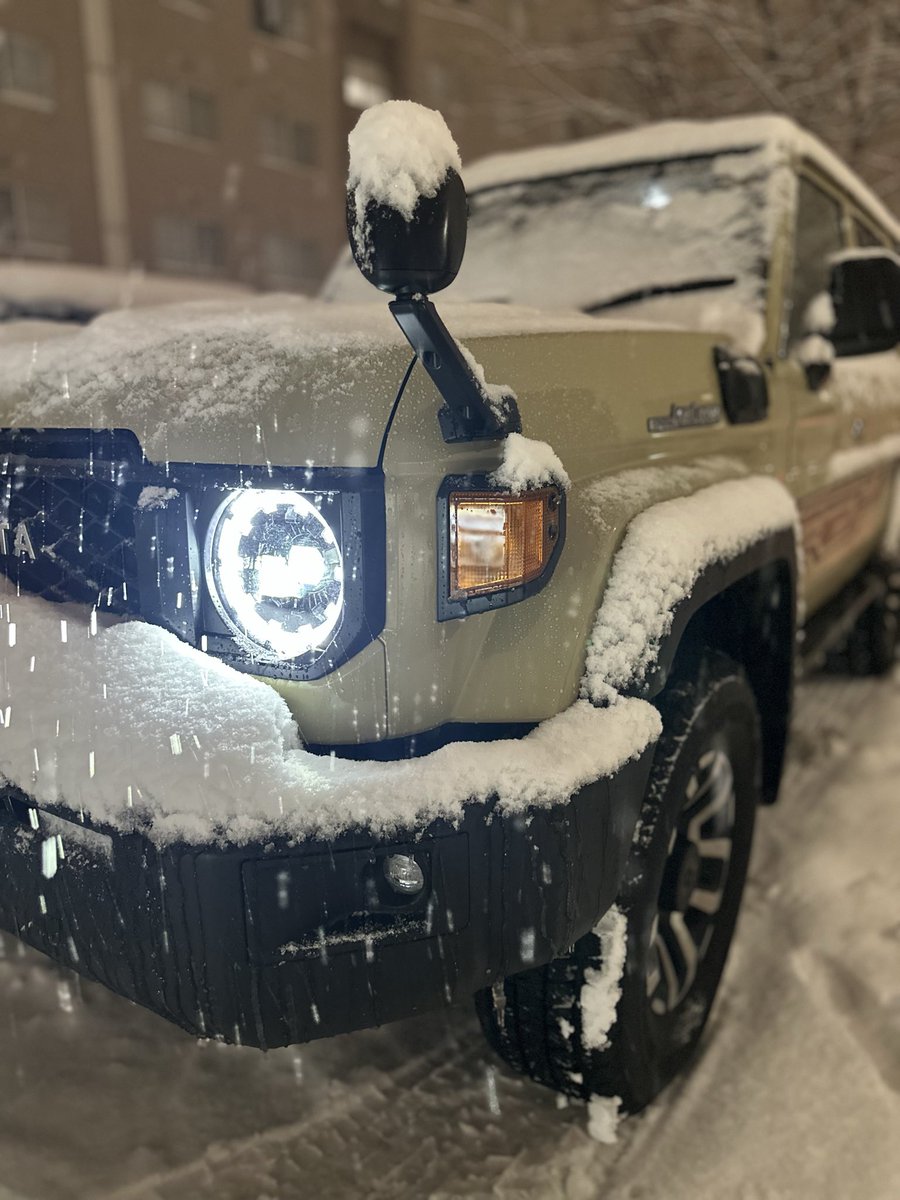 solo_camp48's tweet photo. やっぱり雪が似合うね

#再再販ランクル https://t.co/6ecjL7BJyM