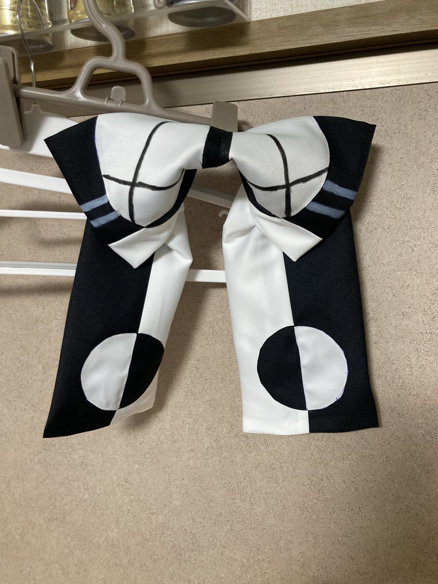 今回も布を作って衣装にしました🔲🔳
しかも今回からイラレを使い始めたので精度が高くなりました

Special Thanks
ウィッグ:ないあ(<a href="/nyarlat_354/">ないあ🦀💊</a> )
ボタン:きゅうもん(<a href="/mazimira315/">きゅうもん</a> )

 #CATCHERのマグロ大漁船
#なおクラフト