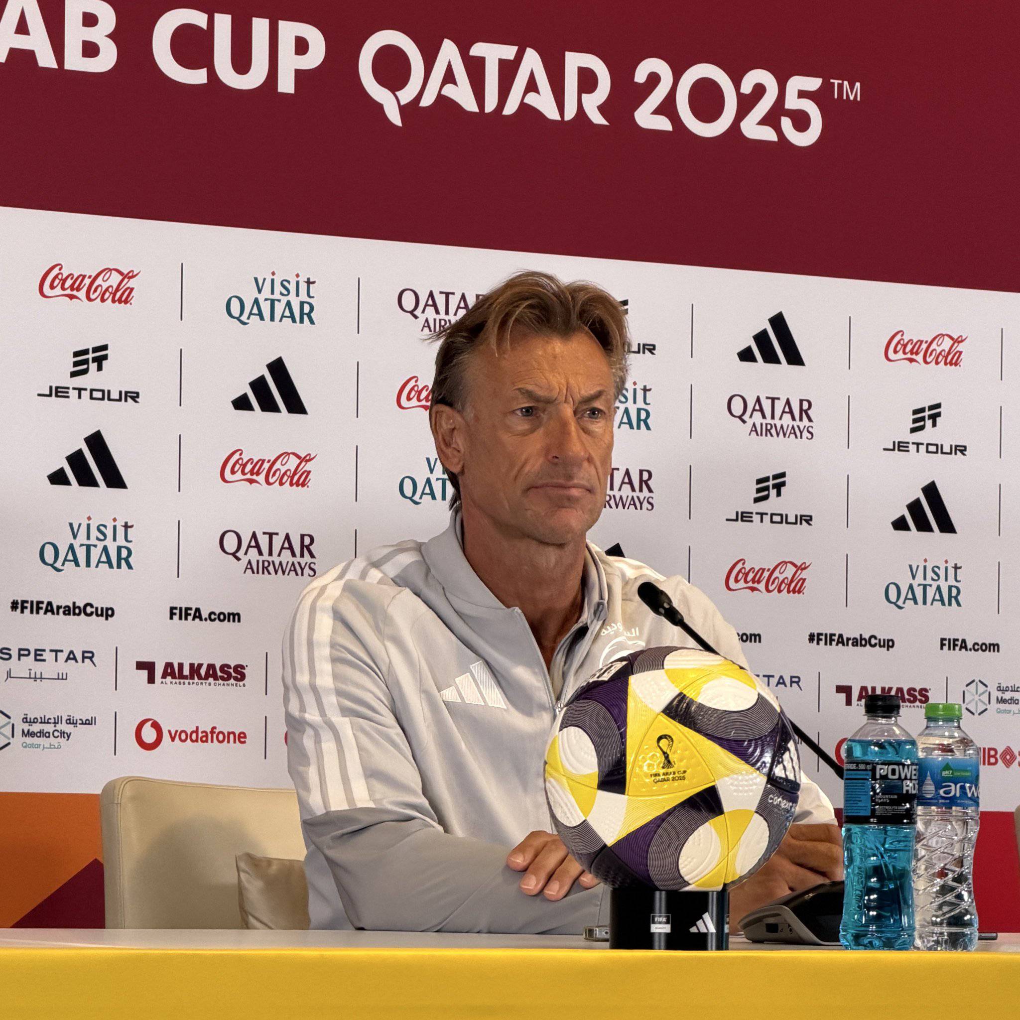 هيرفي رينارد: نريد شكر المشجعين السعوديين خاصة في المواجهة الأخيرة كانوا مميزين وننتظر منهم ذات الدعم، ونعرف بأن عدد منهم يقودون السيارات لساعات طويلة وينفقون الكثير من الأموال مسؤوليتنا أن نرد لهم هذا الجميل والوصول إلى النهائي. #السعودية_الأردن 