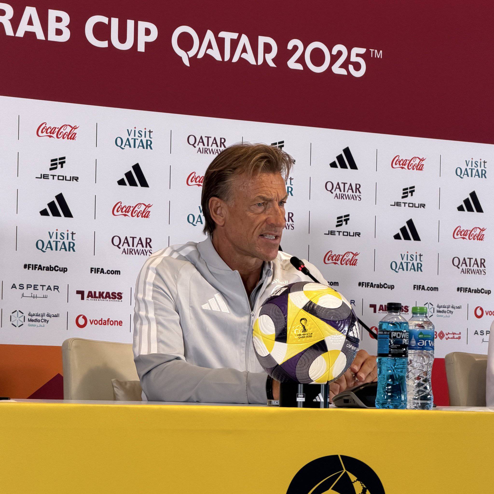 هيرفي رينارد: نعرف المنتخب الأردني هم سريعون في التحولات الهجومية، هم أقوياء دفاعيا وهذا ما أثبتوه سابقا، وعلينا أن نكون حذرين ولدينا المهارات الكافية لمواجهة المنافسين #السعودية_الأردن 