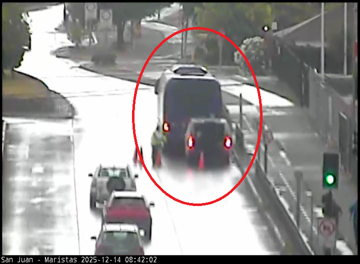 Atención (08:43 hrs.) Precaución, a esta hora bus en panne en Av. San Juan altura gimnasio #Machali