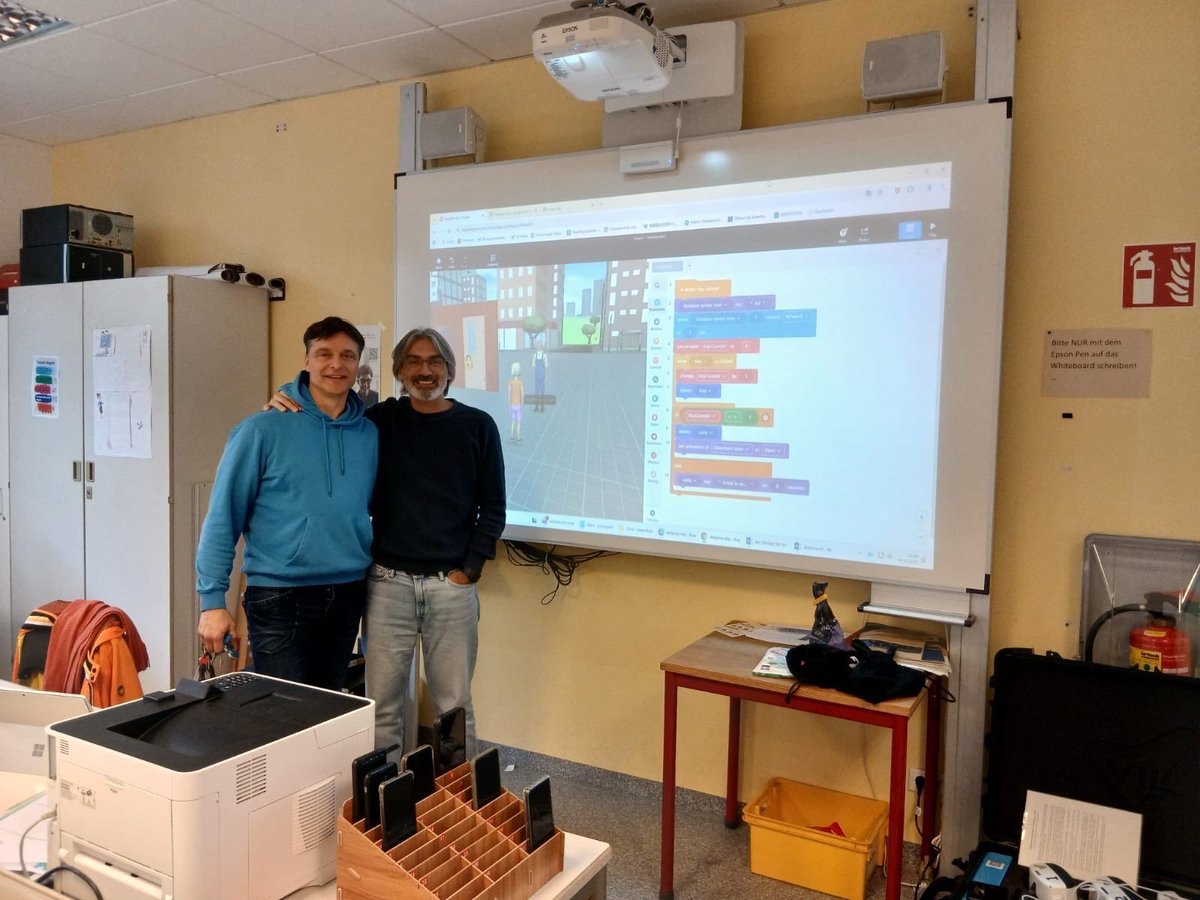 QuercusIeso's tweet photo. Del 29 de noviembre al 5 diciembre un grupo de alumnos han participado en un proyecto de robótica en una actividad de grupo Erasmus en Alemania. 

¡Qué bonita experiencia! 🇩🇪🛫

@educacyl 
@EUErasmusPlus 
@sepiegob https://t.co/6N40zh0kW4