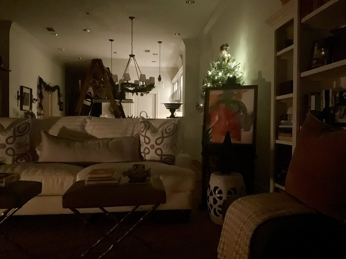 My absolute favorite time of day: when the world is asleep, and only the candlelight whispers secrets to the silence.🕯️🙏🏻