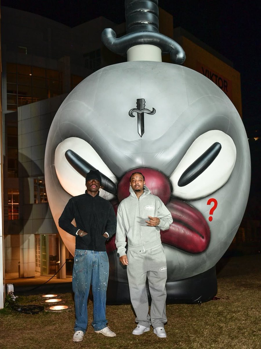 NoteSphere's tweet photo. Slawn linked up with 21 Savage for a joint Art exhibition in Atlanta. https://t.co/nL0eNiadXm