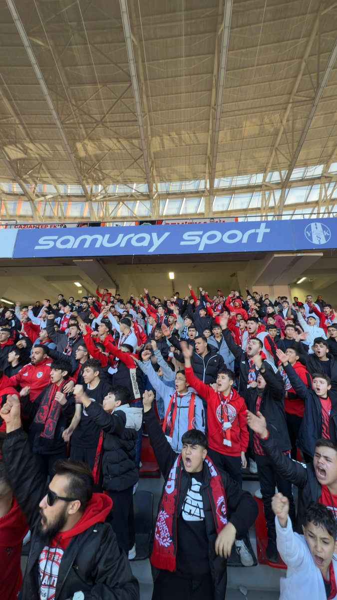 STADIN YIKILMAZ KALESİ!
📍Güney Kale Arkası

Tüm temsilciliklerimiz ve kardeşlerimizle Göztepe maçında yerimizi aldık. 

#ForzAntepGrubu