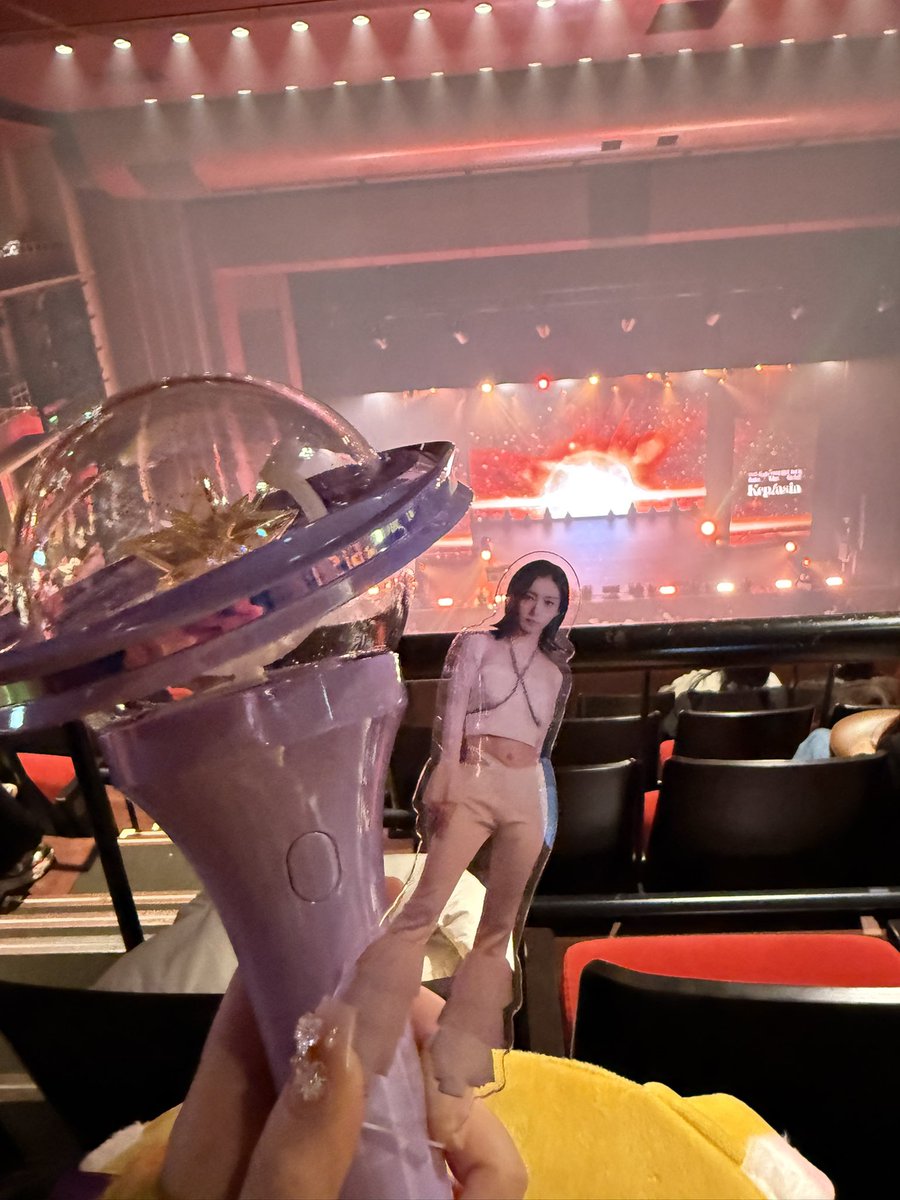 kep1_yo's tweet photo. Kep1erの約１年半ぶりのライブ！！！
初めての京都遠征すっごく楽しかった〜✨
チェヒョンちゃん上の席までたくさんファンサをしてくれてありがとう😭😭
次は元気なヨンウンちゃんにも会えますように！！！🍀︎

 #영은_여기보께 https://t.co/JpQ4D85COb