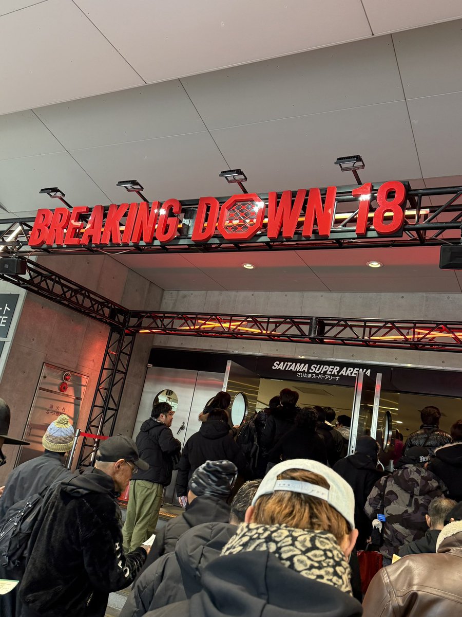 ohsuda's tweet photo. Breakingdown 18 を現地観戦してみた。
エンタメかつヤンチャなコンテンツは好きなので、PPVとは違って臨場感と迫力もあり、座席で飲食もできて楽しめました🍺

個人的にはメインアリーナでKinki Kidsがライブを演ってて、帰りの電車と飲食店がカオスだった事が大誤算でした(笑)🇯🇵

#BreakingDown18 https://t.co/vtuViTEQ29