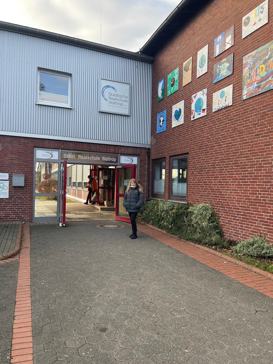 QuercusIeso's tweet photo. Cruz, nuestra profe de música ha realizado un jobshadowing en Alemania durante una semana. Una oportunidad para conocer las metodologías didácticas y enriquecerse en @srw_waltrop_official 

🇩🇪🛫🧳✨👩‍🏫

@educacyl 
@sepiegob 
@EUErasmusPlus https://t.co/YEFoLNGRwj