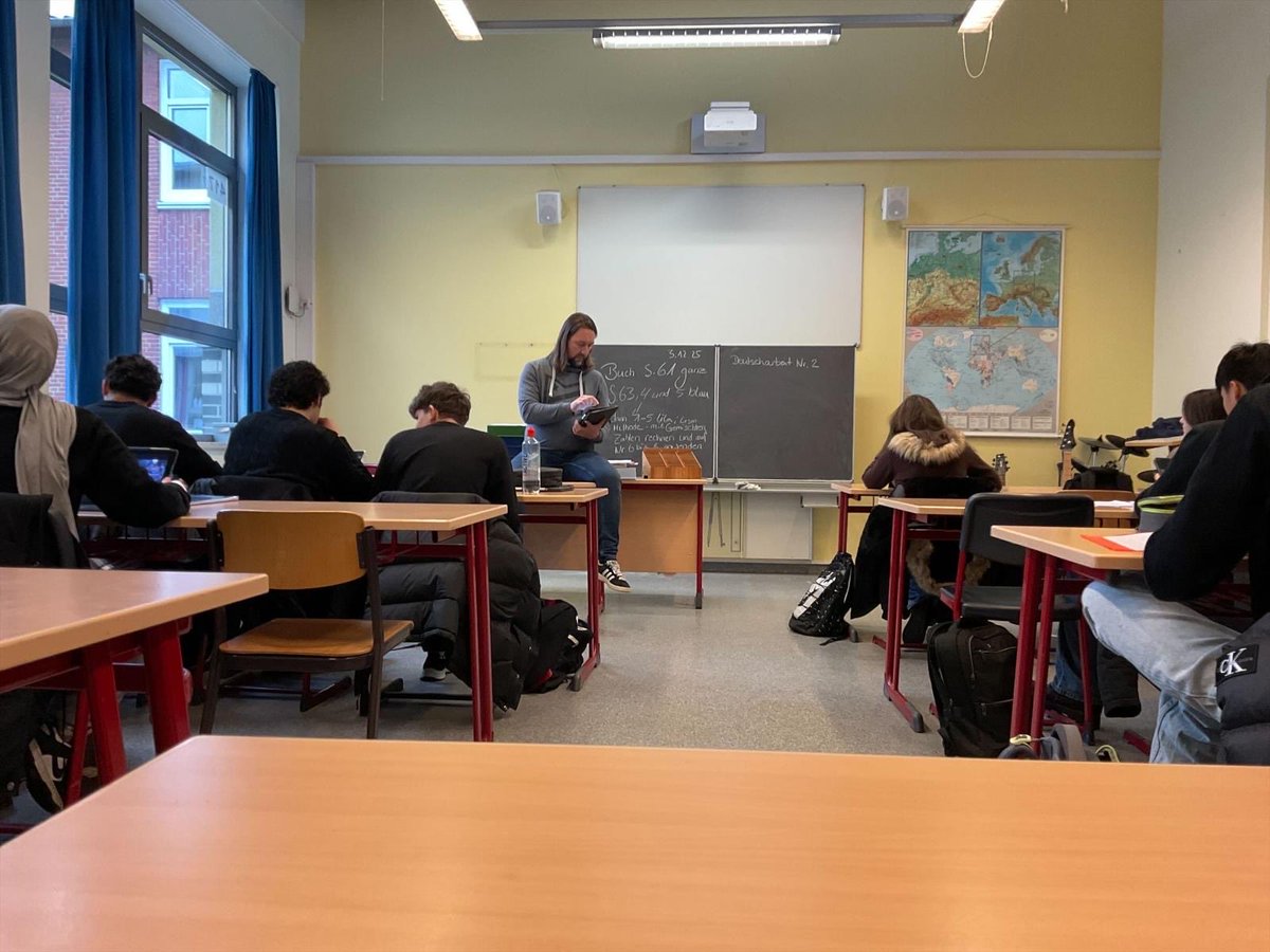 Cruz, nuestra profe de música ha realizado un jobshadowing en Alemania durante una semana. Una oportunidad para conocer las metodologías didácticas y enriquecerse en @srw_waltrop_official 

🇩🇪🛫🧳✨👩‍🏫

<a href="/educacyl/">Educación JCyL</a> 
<a href="/sepiegob/">SEPIE</a> 
<a href="/EUErasmusPlus/">Erasmus+</a>