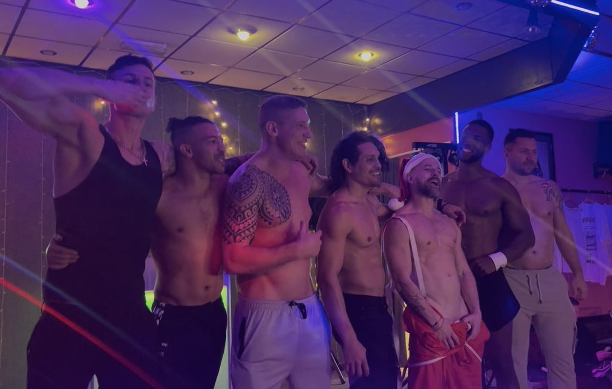 Axel blew tweet media