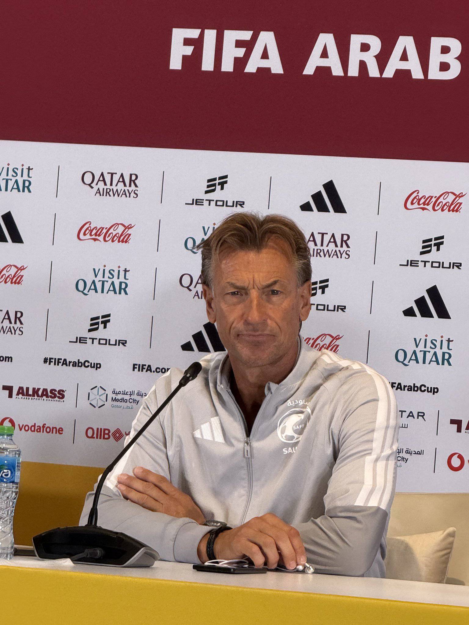 هيرفي رينارد: لا يوجد شي يخيفنا نذهب الى الملعب بكل ثقة ولو شعرت بالخوف لن تتمكن من خوض نصف النهائي. وعندما ندخل للملعب وفيه ٨٠ الف متفرج الشعور بالادرنالين امر رائع ويعطينا تعزيز كبير. #السعودية_الاردن 