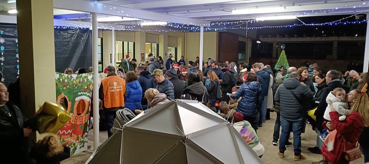 ✨¡¡Qué bien lo pasamos el viernes en el Encendido Bretoniano!!✨

Nos encanta ver disfrutar a nuestra comunidad educativa... Agradecimiento especial a nuestra AMPA🔝 que, una vez más, hizo magia en nuestro cole. Por cosa como esta... 🤷 #navidadbretoniana🌲