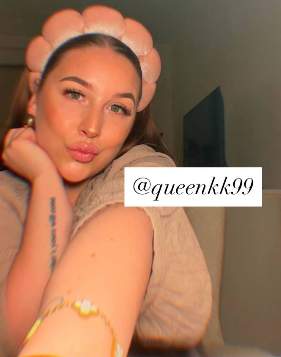 queenkk001's tweet photo. Ihr kleinen F@tzen könnt jetzt brav antreten
Vielleicht bekommst du eine Belohnung 🐕💸🏦💰💶 Telegram : queenkk99
#findom #femdom #Herrin #germansklave #geldsklave #sissyhure #cashcash #loser #füße #paypig https://t.co/WIQmqC4Riw
