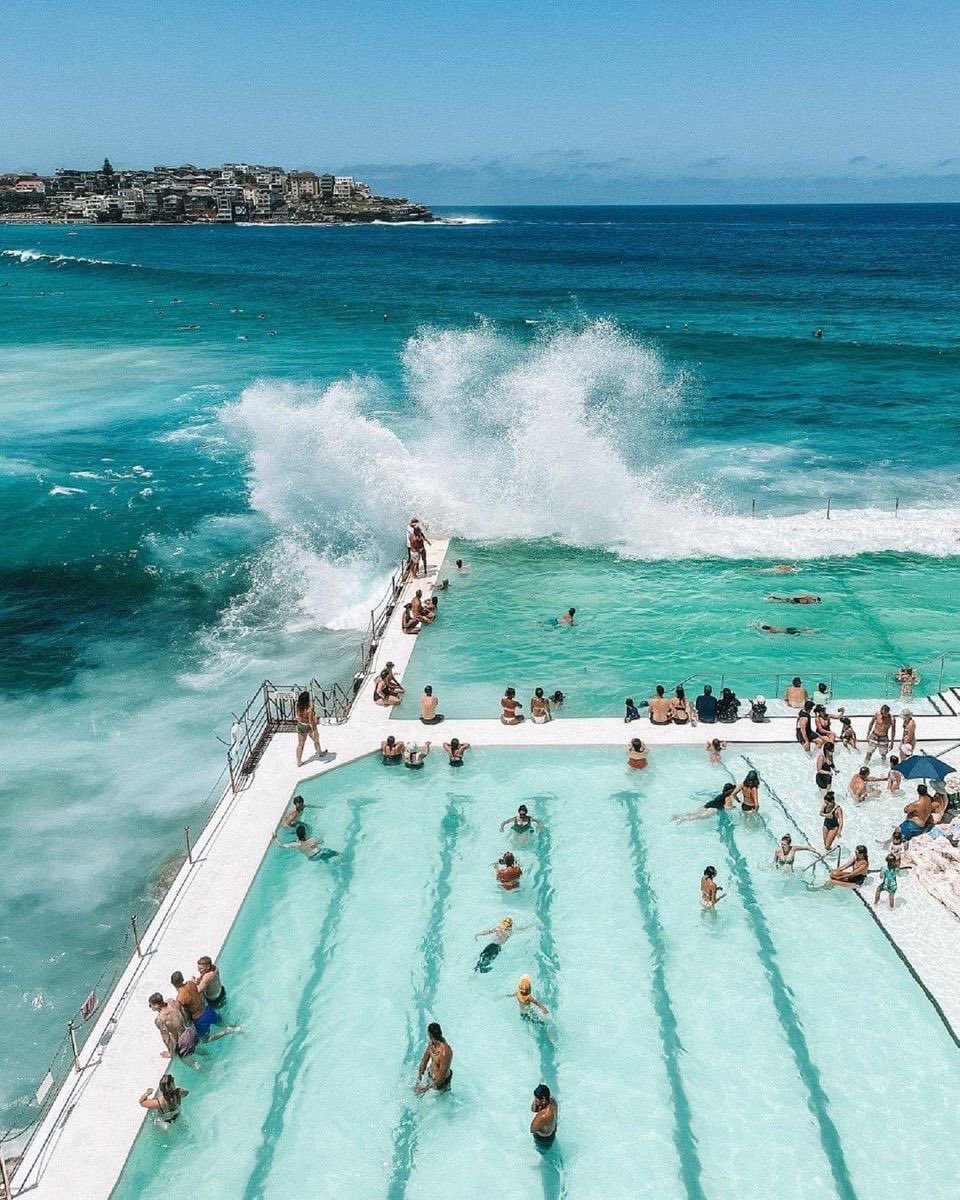 Bondi Beach, Australia 🇦🇺, has always been one of the most beautiful paradises on Earth

No one in the world should ever die because of their religion

Never 💔
