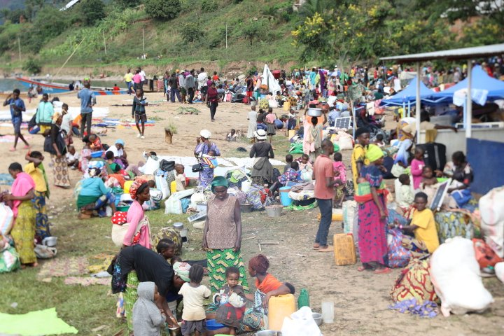 UNHCR_Burundi's tweet photo. ⚠️New arrivals continue in🇧🇮. Families fleeing violence in #SouthKivu are now arriving on small boats via Lake #Tanganyika to Magara &amp; Rumonge; new entry points.#UNHCR #ONPRA are on the ground. Safe transfers and adequate reception are top priorities and urgent support is needed. https://t.co/z6dpvqFk1W
