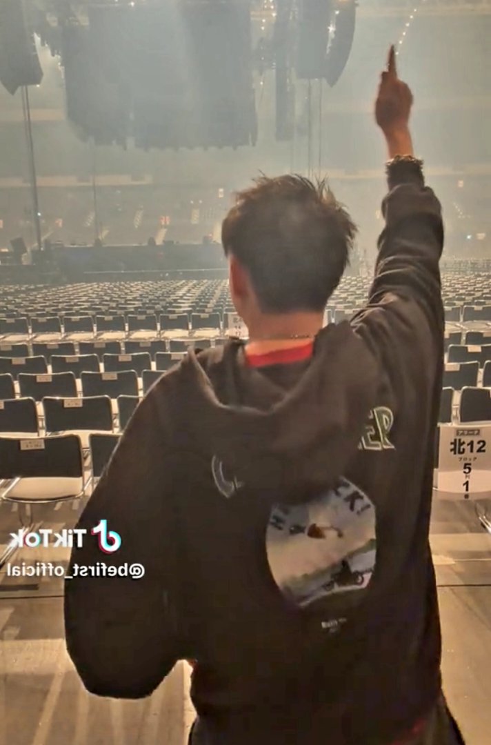 レオくん、またCHALLENGER☺️ 胸の文字、反転してたから直した。背中