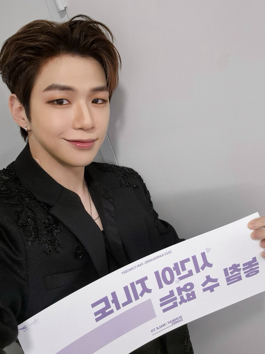 kd_officialx's tweet image. [📸] 251214 &amp;lt;2025 KANGDANIEL FAN CONCERT [RUNWAY : WALK TO DANIEL]&amp;gt; 완료☺️

#강다니엘 #KANGDANIEL
#RUNWAY_WALKTODANIEL