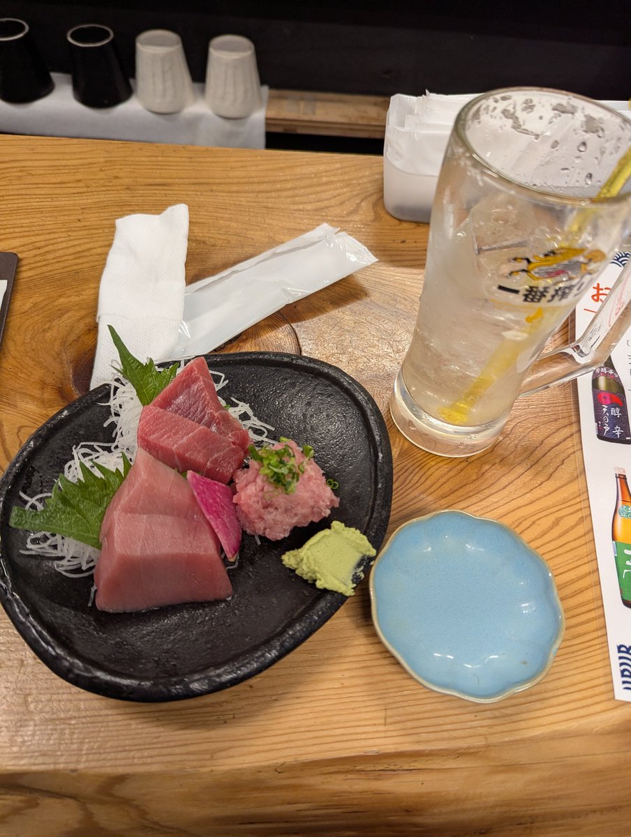 立ち飲み屋さんのアジフライがバカデカくて美味かった😋