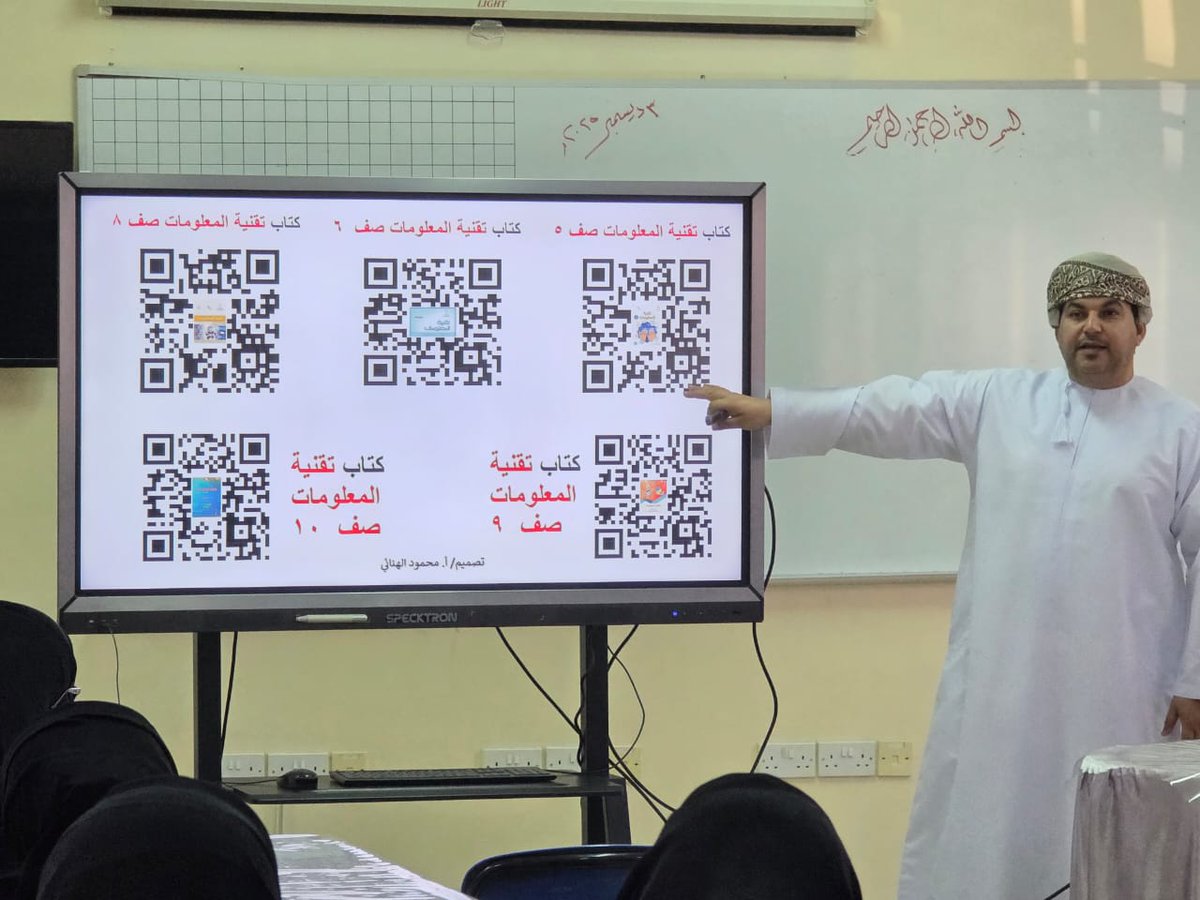 EduGovDhr7513's tweet photo. أبدع الأستاذ محمود الهنائي في ورشته اليوم بأم عطية حول الحديث عن الذكاء الاصطناعي حيث بين كيفية التعامل مع بعض المواقع والبرامج التي تخدم العملية التعليمية في الصف وعن بعض المواقع التي يستفيد منها المعلم والإداري في تسهيل مهامه المختلفة كتحليل نتائج ودراسات أو مشاريع ... https://t.co/pwLN4yPyUN