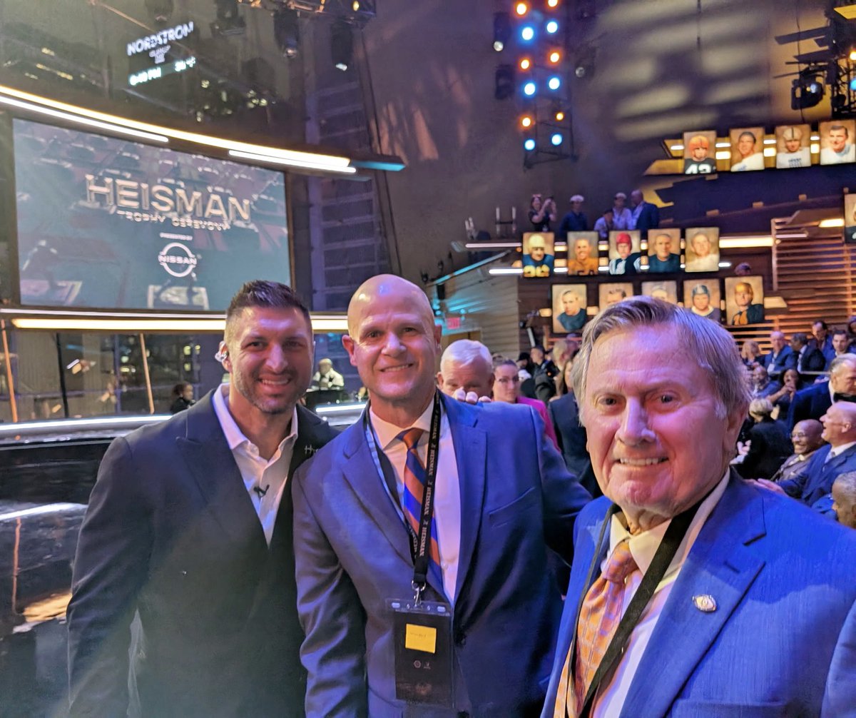 DannyWuerffel's tweet photo. Welcome to the @HeismanTrophy brotherhood, @qb_fernando! 
Always great to be with my @GatorsFB brothers @TimTebow @SteveSpurrierUF https://t.co/4uMHJUQUTK