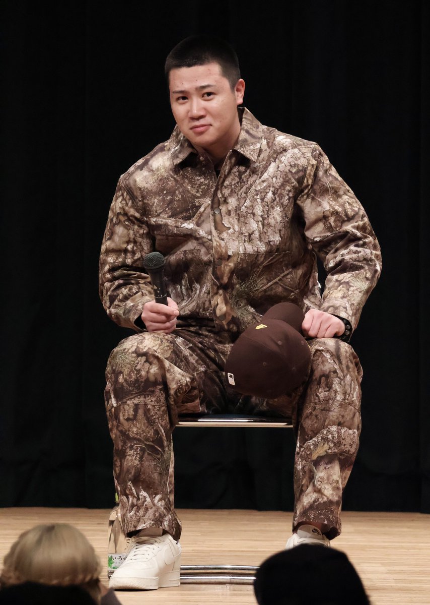 今日会って１発目で翔やんに「自衛隊❓」いわれたらしくてしぬ