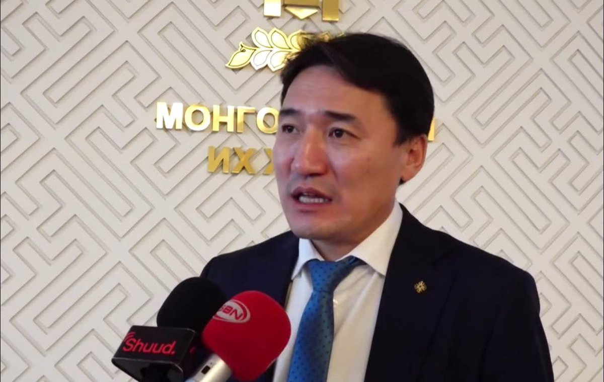 Энэ нэг балга бензин зохицуулж чадахгүй чадваргүй нөхрөө огцруулаа хэдэн удаа толгойг нь илэх гэсийн?!?!?!