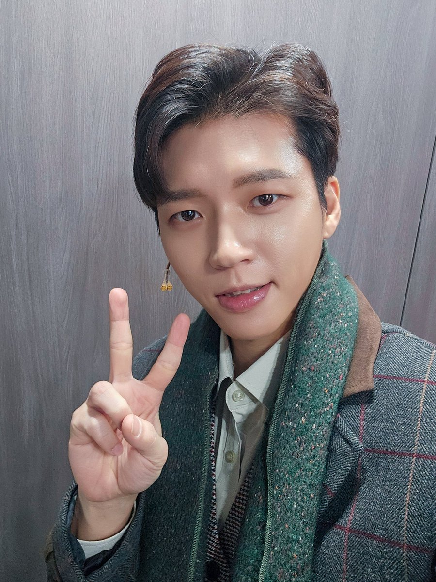 [📸]

2025.12.14 
뮤지컬 <슈가> 첫 공연

로맨틱 횬조 vs 러블리 횬세핀 ?!
저는 둘 다요 ⁄(⁄ ⁄•⁄ ⁄•⁄ ⁄)⁄♡

잘생쁨과 사랑둥이 일석이조!
이번 겨울 함께해요 🤍

#남우현 #NAMWOOHYUN
#뮤지컬 #슈가 #SUGAR