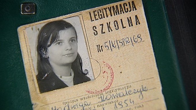 Najmłodszą ofiarą zbrodni na Wybrzeżu '70 była zaledwie 16-letnia Jadwiga Kowalczyk. Dziewczynka z pokoju obserwowała starcia uliczne, gdy pocisk wystrzelony z okolic Komendy Wojewódzkiej MO uderzył ja w głowę. Zrozpaczona matka poszła pod budynek MO krzycząc „mnie też zabijcie!”