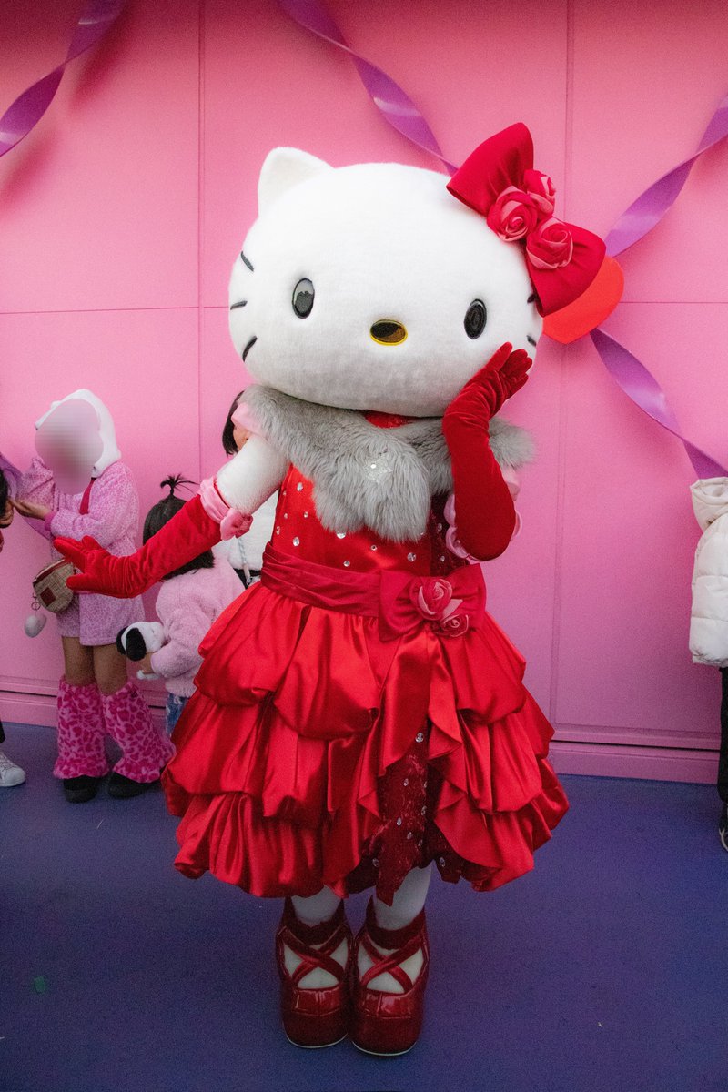 ハローキティには赤着せとけば間違いないです キティちゃんは赤が