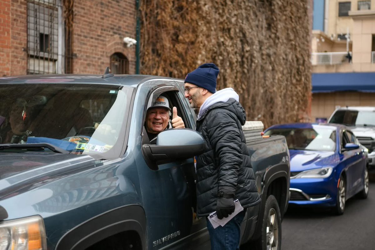 More than 𝟕𝟎𝟎 𝐡𝐚𝐦𝐬 were proudly distributed on 𝐃𝐚𝐲 𝟏 of Local 1058’s Annual Christmas Ham Giveaway. A powerful example of Laborers taking care of their own.

𝐃𝐚𝐲 𝟐 𝐛𝐞𝐠𝐢𝐧𝐬 𝐭𝐨𝐝𝐚𝐲 𝐚𝐭 𝟗:𝟎𝟎 𝐀𝐌. Please travel safely and take extra caution due to current
