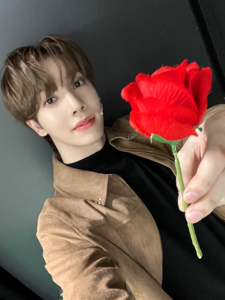 n. SSign カズタ　Tiger 衣装　サインポラ　落書き有り 🍔YueMinion ╭Ꙭ╮🩷💙🩵 (@kn_ssign) / Posts / X