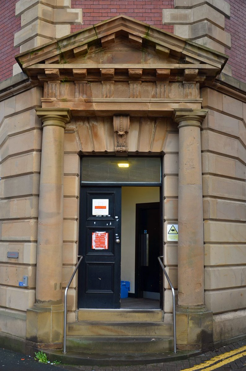 TyneSnapper's tweet photo. #Heaton #NewcastleUponTyne Quite a striking neo-Georgian piece of architecture photographed on this day 14th December 2016 - Heaton Post Office Newcastle upon Tyne. https://t.co/RHDVe7BlFD