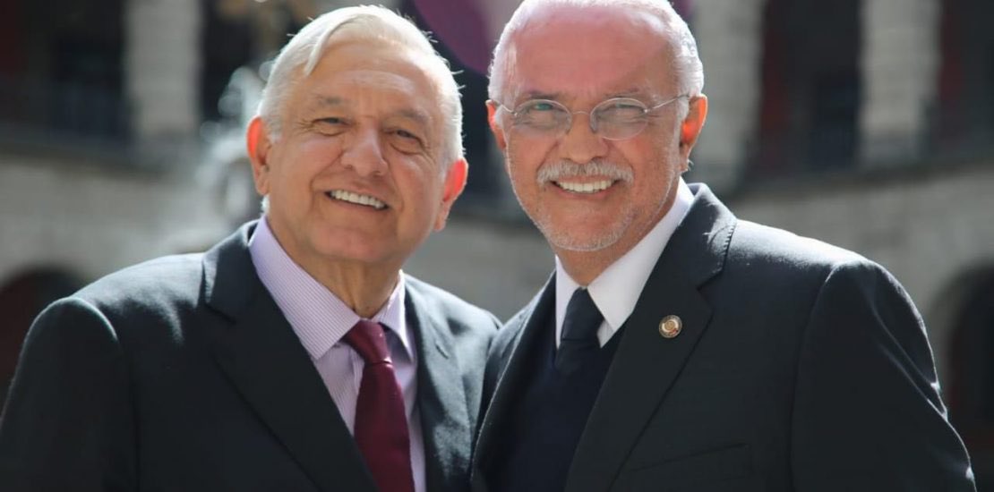 neoliberalover's tweet photo. No hay peor pendejo, que el pendejo con iniciativa, ¿a poco no @SoyCamMartinez?

Dice Camila “la escupidera de la 4T” Martínez, que el proyecto es diferente, pero tienen en Morena a los 4 que fueron artífices y votantes para aprobar el FOBAPROA. 

No le den RT, no se vaya a sentir humillada.