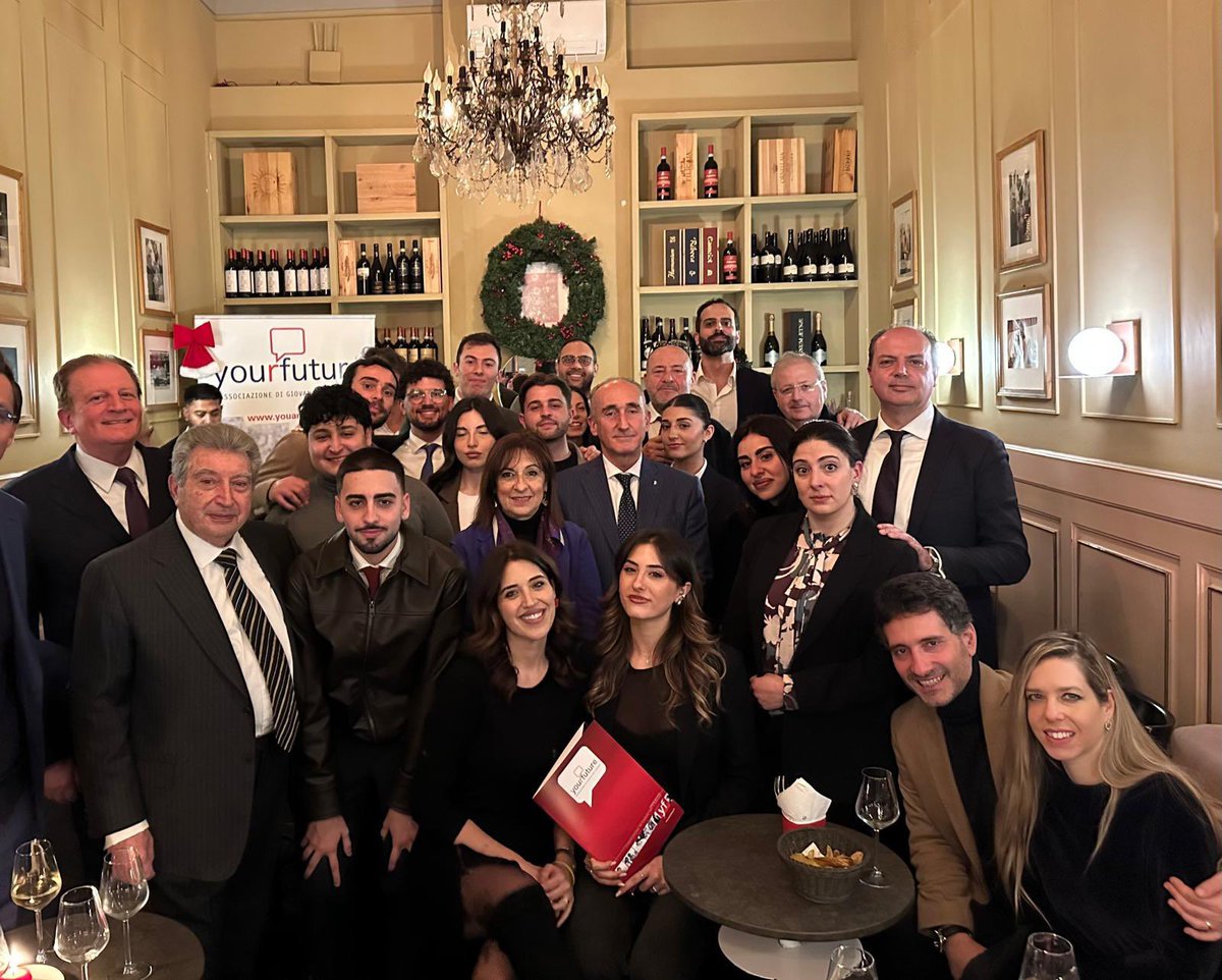 YouRfuture_YF's tweet photo. Brindisi di #Natale2025: Yourfuture YF e
Students YF insieme per la raccolta giocattoli al Centro Autismo Policlinico Tor Vergata. Un grazie alle Istituzioni presenti e referenti #YF di #TorVergata #Perugia #Napoli per il sostegno.
#solidarietà #giovani #studenti #università https://t.co/Op9rWseRgQ