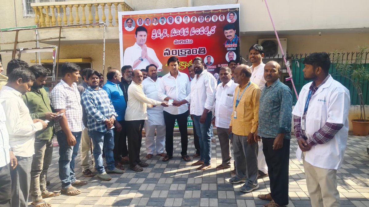 MarriRajasekar's tweet photo. ఈరోజు క్యాంపు కార్యాలయంలో #labourcards పంపిణీ కార్యక్రమం ఘనంగా జరిగింది.అర్హత కలిగిన కార్మికులకు స్వయంగా లేబర్ గుర్తింపు కార్డులు అందజేశాను.
కార్మికుల సంక్షేమమే లక్ష్యంగా లబ్ధి నేరుగా వారికి చేరేలా ఎల్లప్పుడూ తన వంతు కృషి కొనసాగిస్తామని తెలిపాను. https://t.co/nzL8TjQyQD